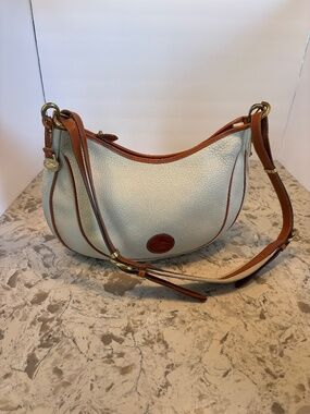 Vintage Dooney & Bourke Hobo Cream Pebbled Leather Crossbody Shoulder Handbag
